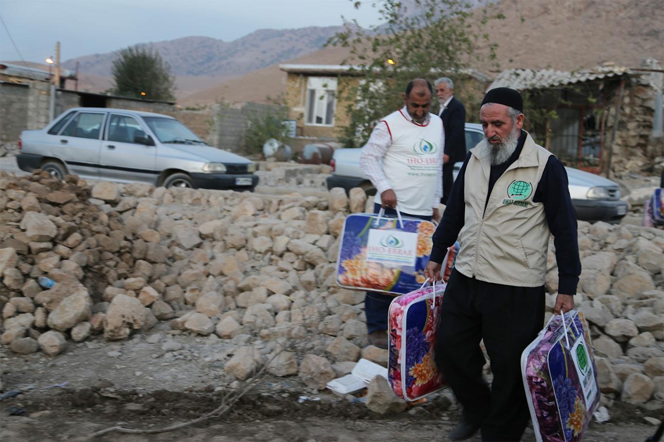 Umut Kervanı İran'da binlerce depremzede aileye yardım ulaştırdı